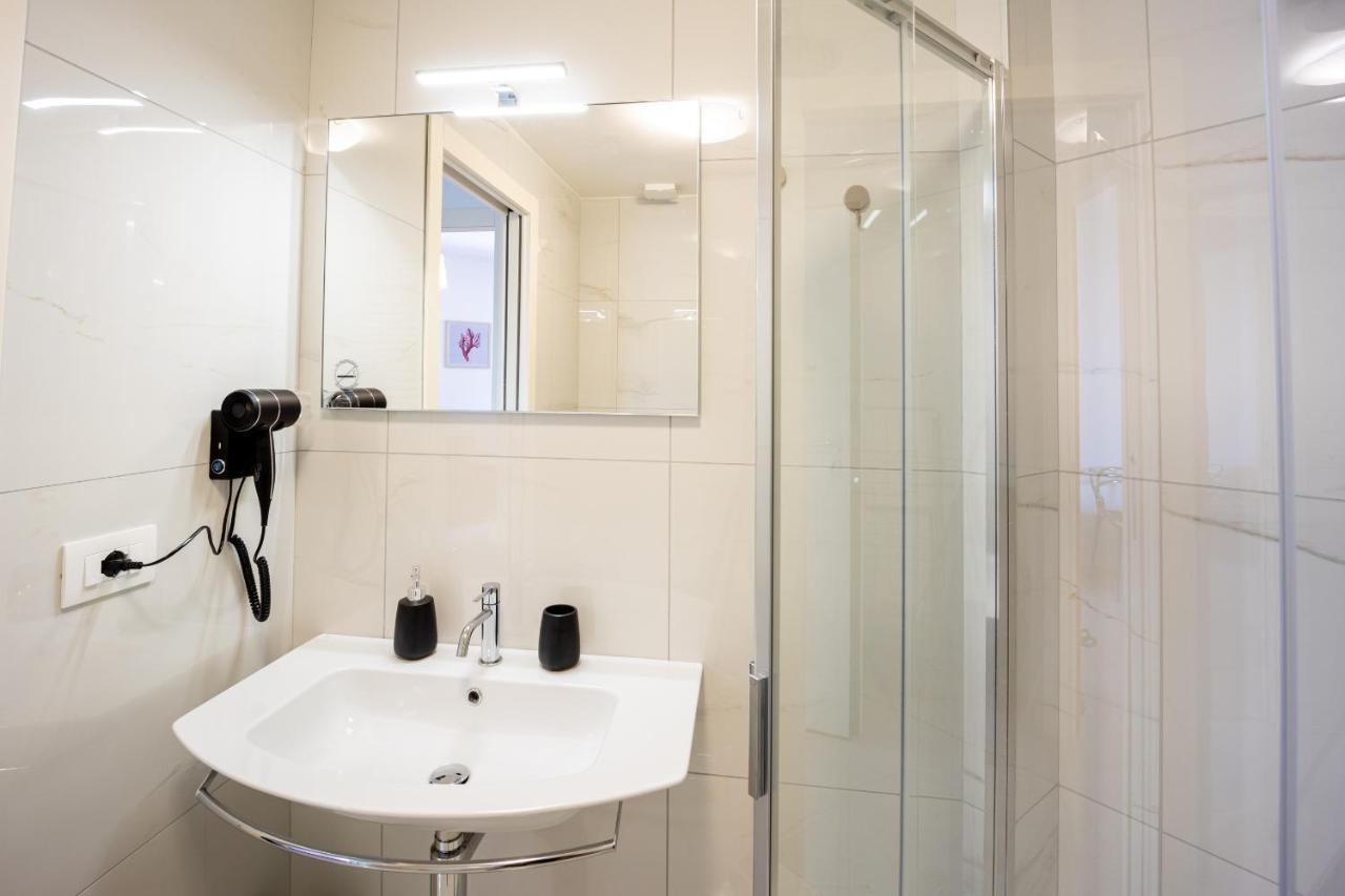Aregai Marina Exclusive Seaside Apartments ซานตาสเตฟาโน อัล มาเร ภายนอก รูปภาพ