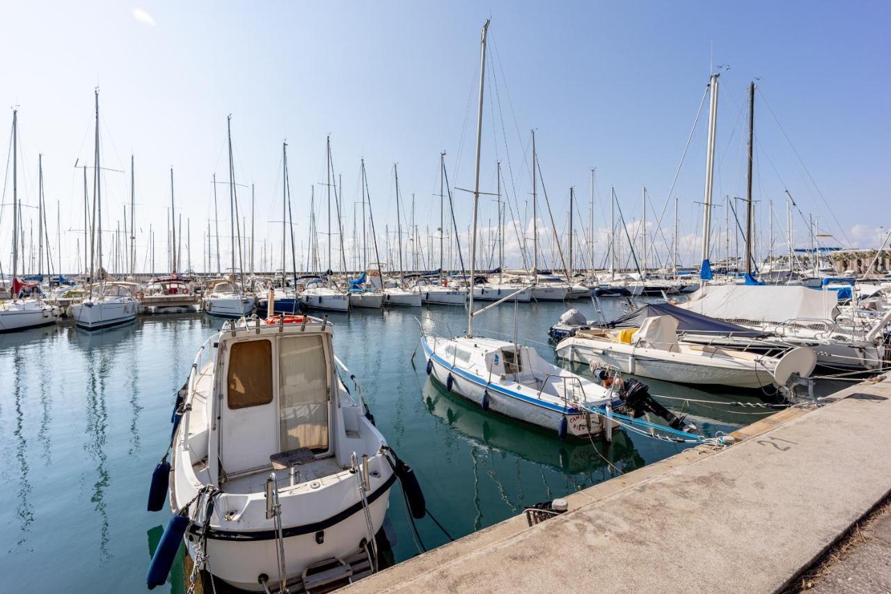 Aregai Marina Exclusive Seaside Apartments ซานตาสเตฟาโน อัล มาเร ภายนอก รูปภาพ