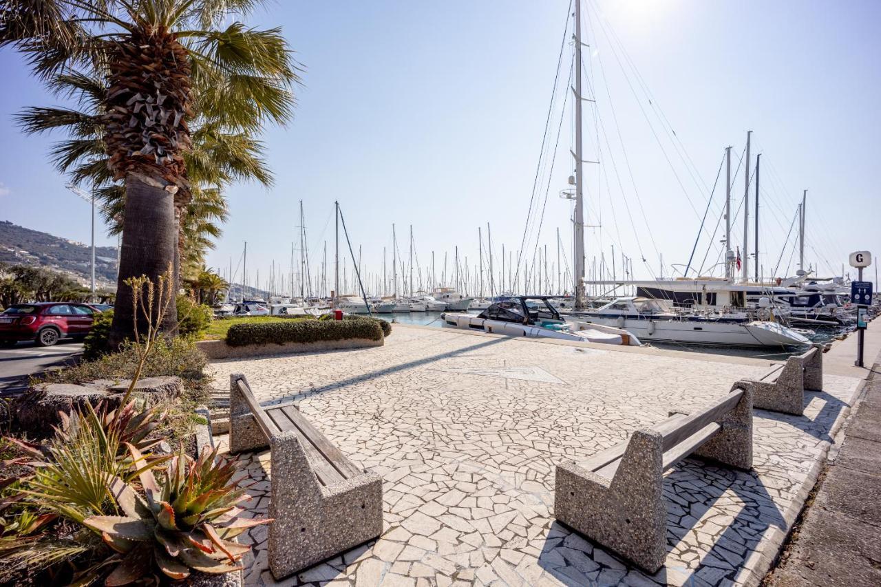 Aregai Marina Exclusive Seaside Apartments ซานตาสเตฟาโน อัล มาเร ภายนอก รูปภาพ